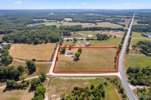 19 Hugo Road, New Florence, MO 63363