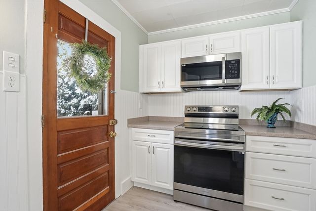 54 Bourne St, Palmer, MA 01080