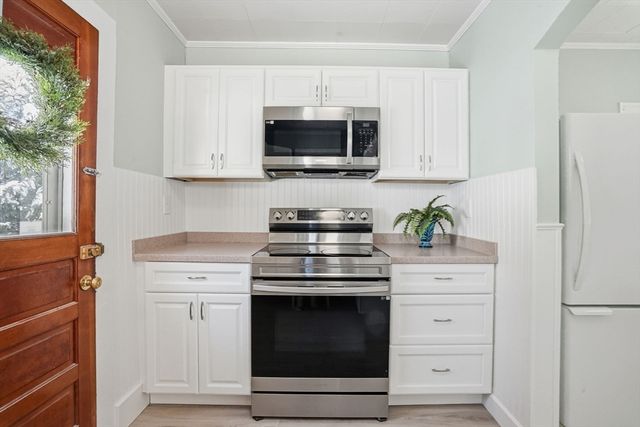 54 Bourne St, Palmer, MA 01080