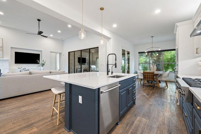 712 Crestone Stream DR, Austin, TX 78738