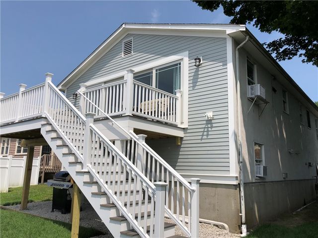 8 Seascape Avenue, Middletown, RI 02842