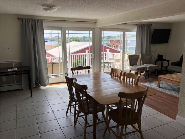8 Seascape Avenue, Middletown, RI 02842