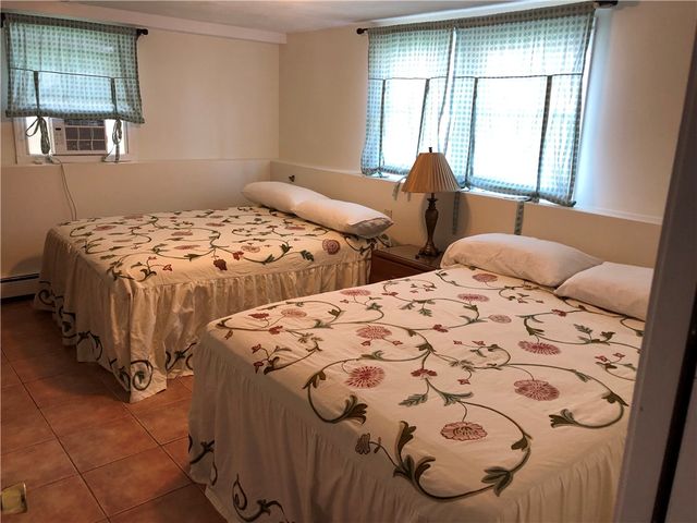 8 Seascape Avenue, Middletown, RI 02842