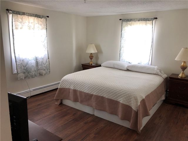 8 Seascape Avenue, Middletown, RI 02842