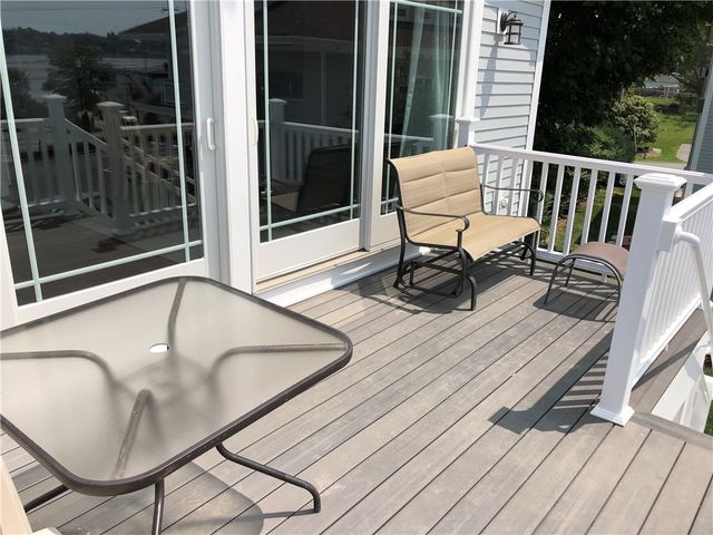 8 Seascape Avenue, Middletown, RI 02842