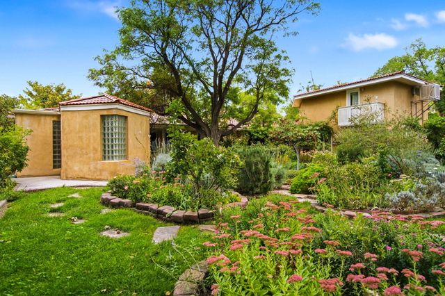 1512 Los Alamos Avenue SW, Albuquerque, NM 87104