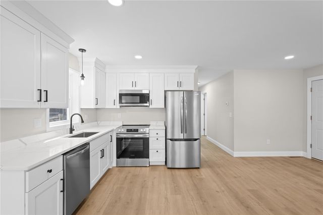 804 DOUGLAS Avenue, Providence, RI 02908