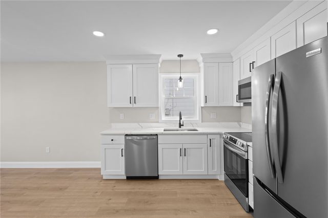 804 DOUGLAS Avenue, Providence, RI 02908