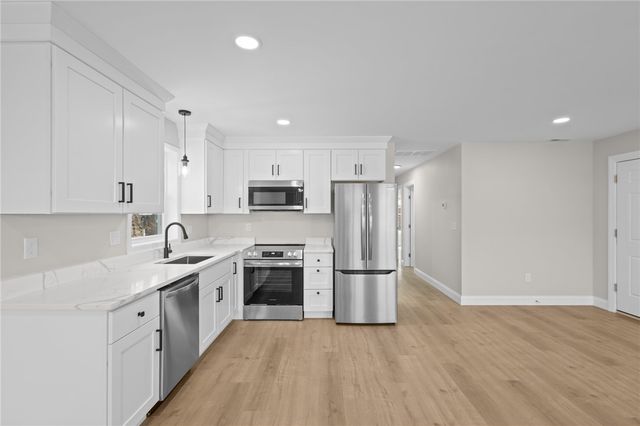 804 DOUGLAS Avenue, Providence, RI 02908