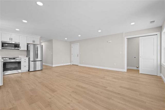 804 DOUGLAS Avenue, Providence, RI 02908