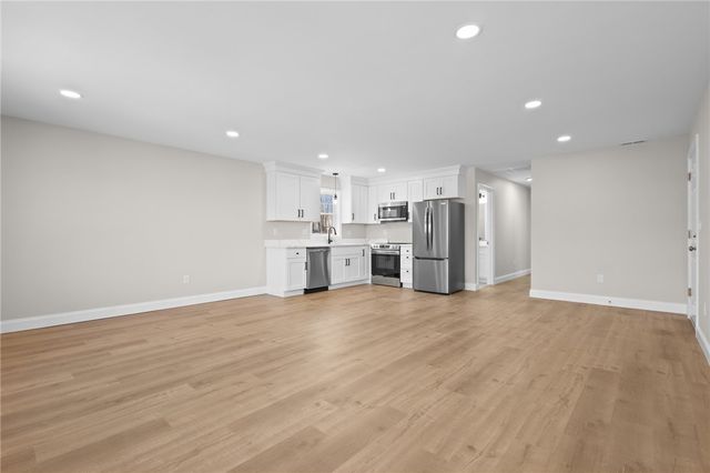 804 DOUGLAS Avenue, Providence, RI 02908