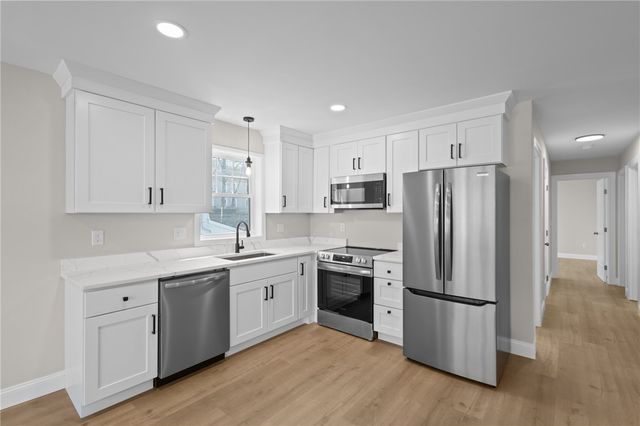 804 DOUGLAS Avenue, Providence, RI 02908