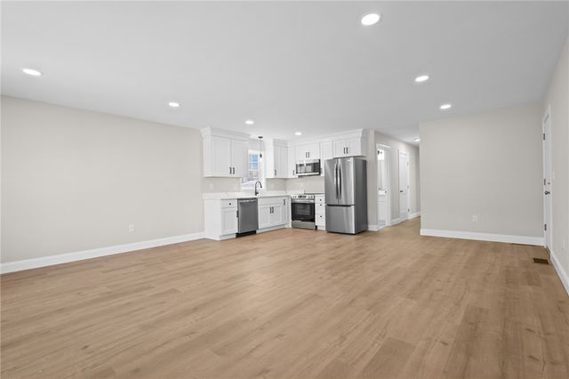 804 DOUGLAS Avenue, Providence, RI 02908