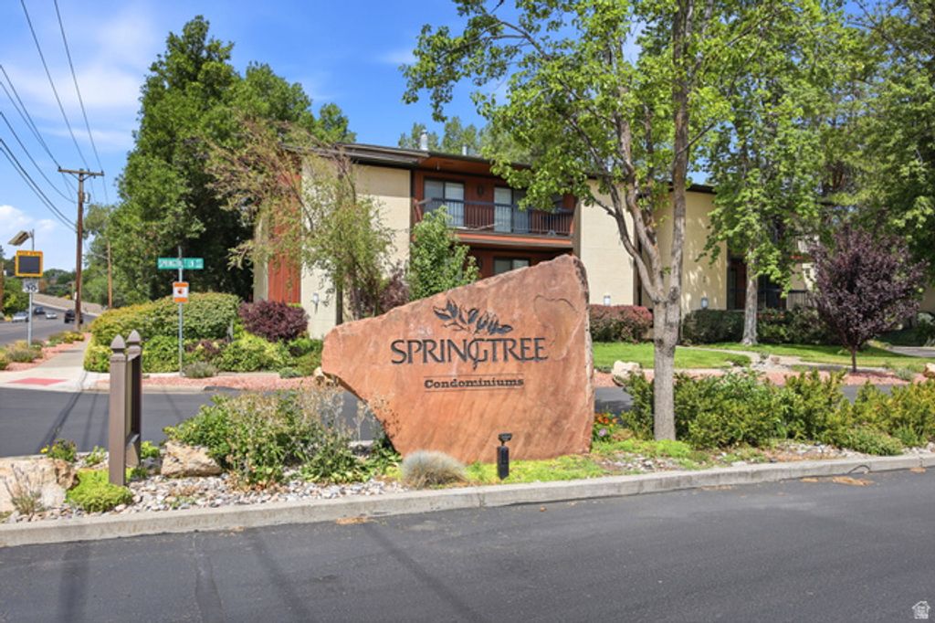 600 E MARSHWOOD LN #B, Murray, UT 84107 — photo 2