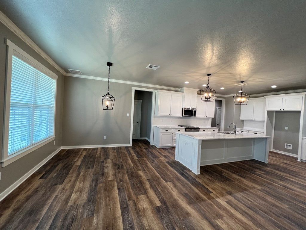 Image 6 of property listing at 4041 Blair Lane, San Angelo, TX 76904