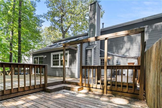 150 Hidden Lake PL, Newport News, VA 23602