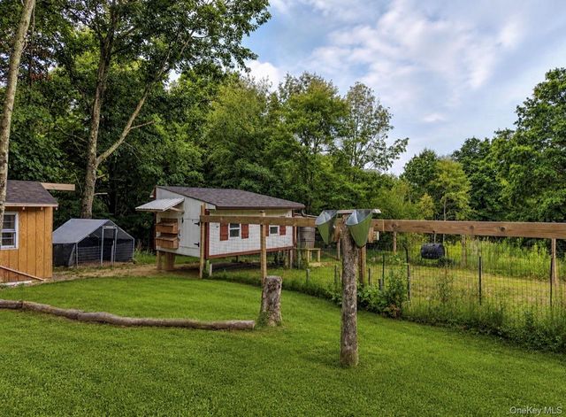 960 County Route 17, Montgomery, NY 12549