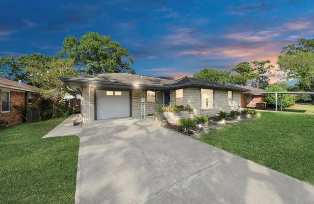 1226 Stonecrest, Houston, TX 77018