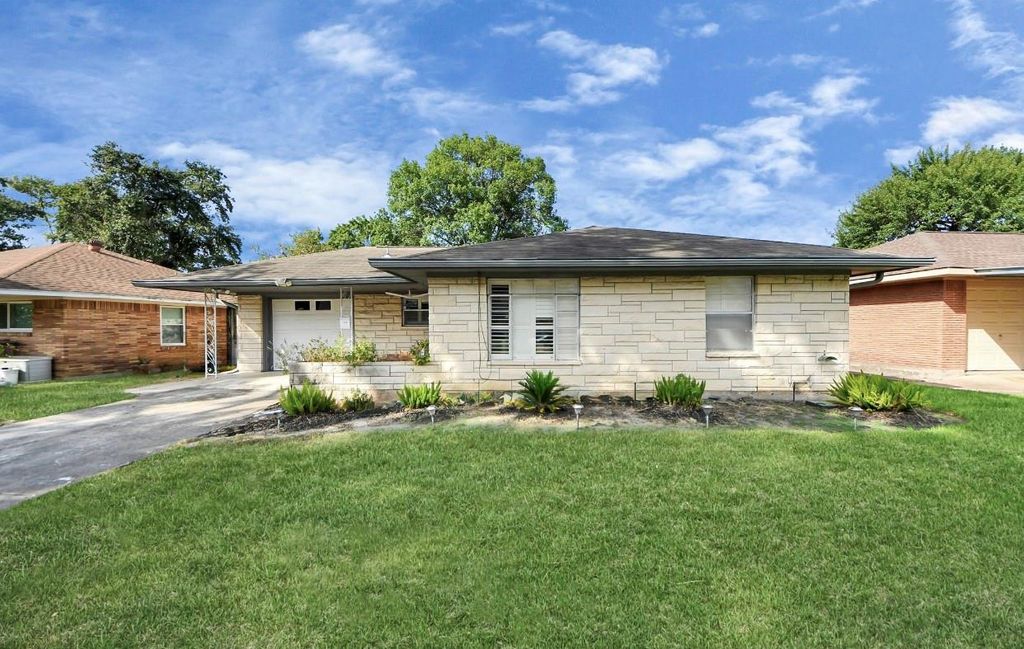 1226 Stonecrest, Houston, TX 77018