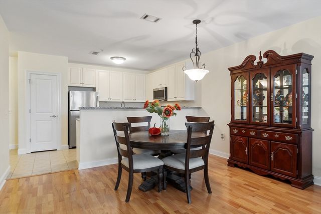 3 Harvest Dr 107, North Andover, MA 01845