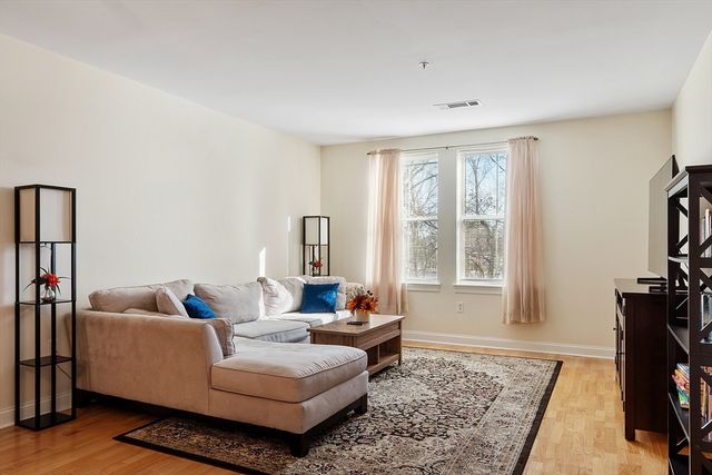 3 Harvest Dr 107, North Andover, MA 01845