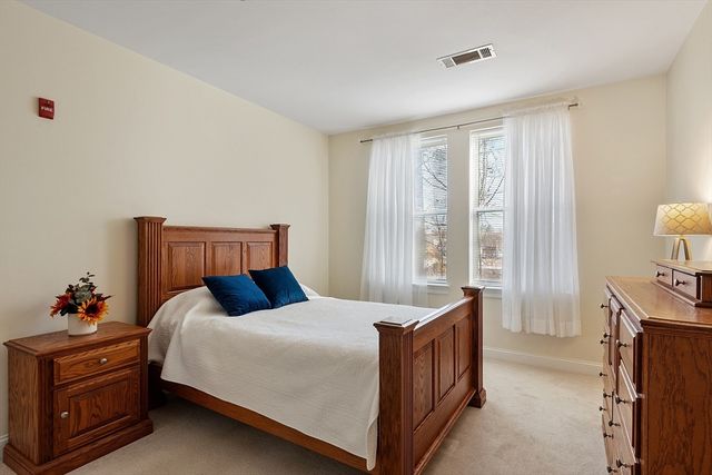 3 Harvest Dr 107, North Andover, MA 01845