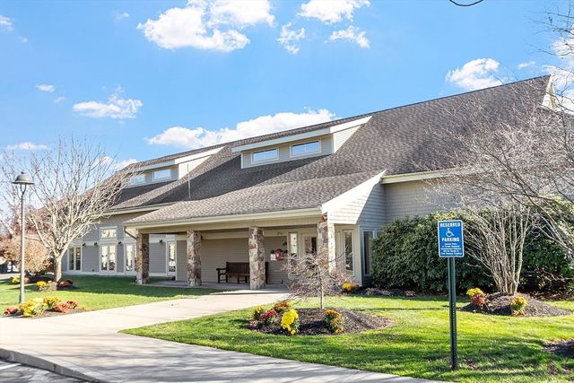 3 Harvest Dr 107, North Andover, MA 01845