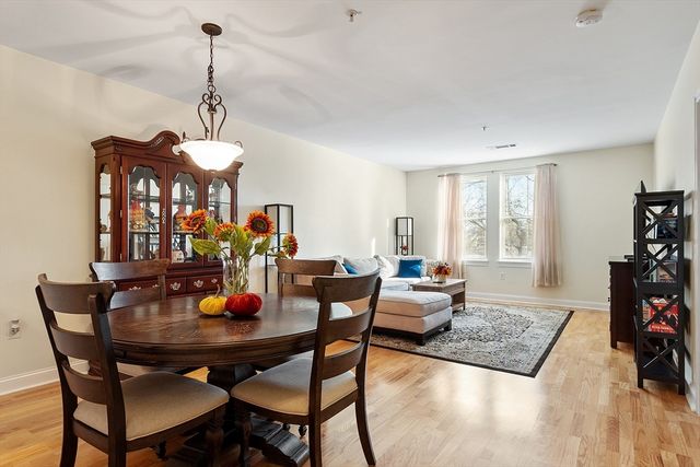 3 Harvest Dr 107, North Andover, MA 01845