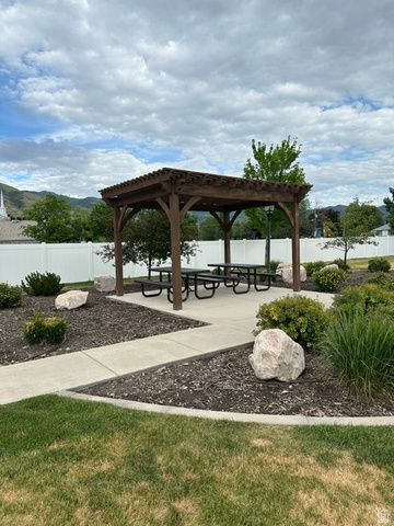 288 S 600 W, Centerville, UT 84014