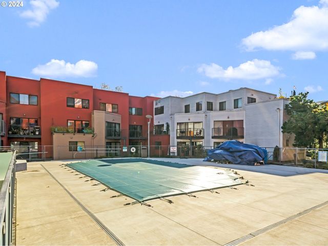 1040 Nw NAITO Pkwy, Portland, OR 97209