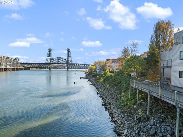 1040 Nw NAITO Pkwy, Portland, OR 97209