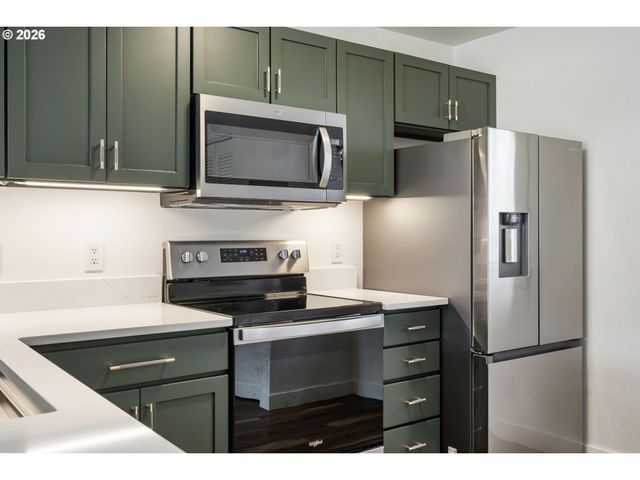 1040 Nw NAITO Pkwy, Portland, OR 97209