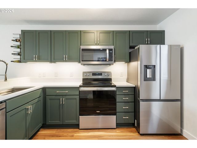 1040 Nw NAITO Pkwy, Portland, OR 97209