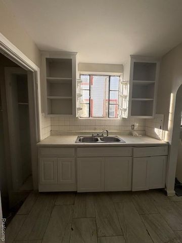 20274 Hickory Street, Detroit, MI 48205