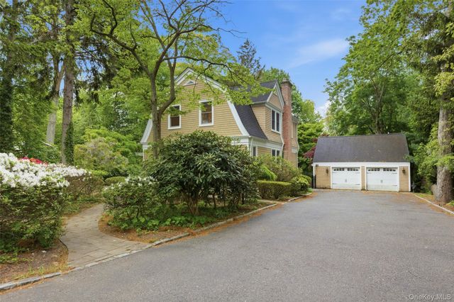 8 Wells Lane, Stony Brook, NY 11790