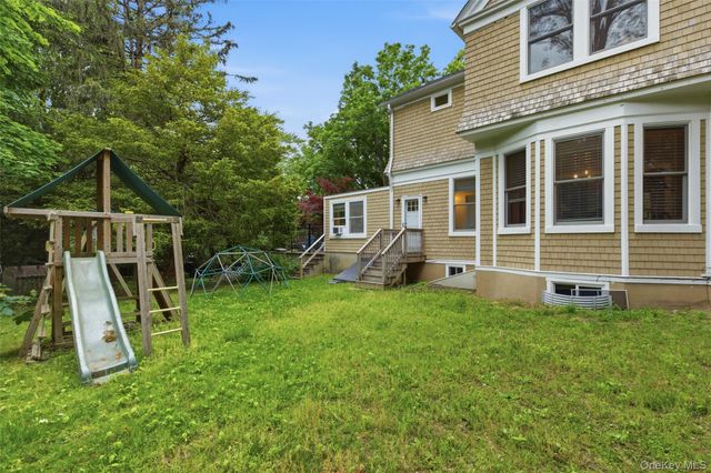 8 Wells Lane, Stony Brook, NY 11790