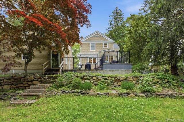 8 Wells Lane, Stony Brook, NY 11790