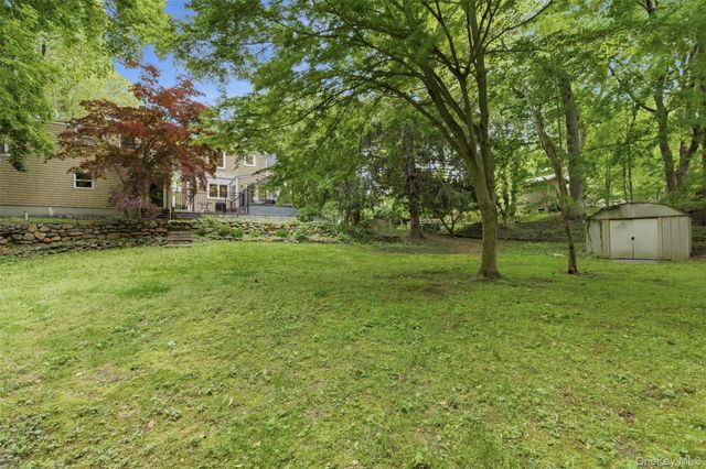 8 Wells Lane, Stony Brook, NY 11790