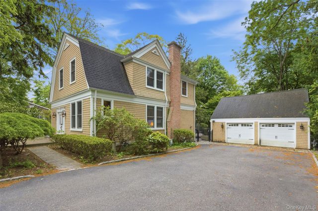 8 Wells Lane, Stony Brook, NY 11790