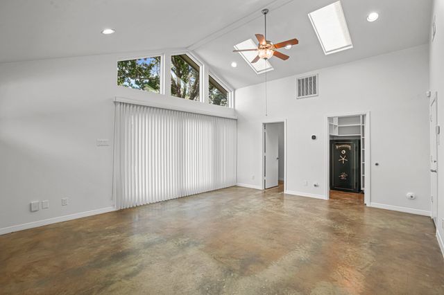 4452 Hockaday Drive, Dallas, TX 75229