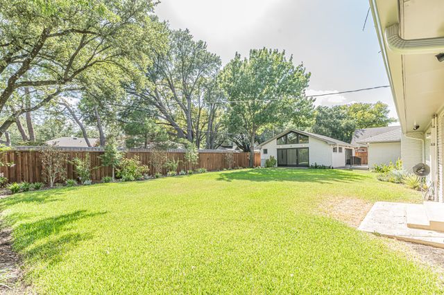 4452 Hockaday Drive, Dallas, TX 75229