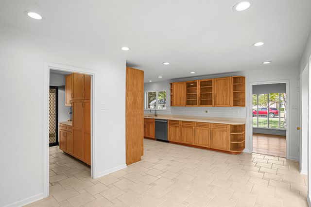 4452 Hockaday Drive, Dallas, TX 75229