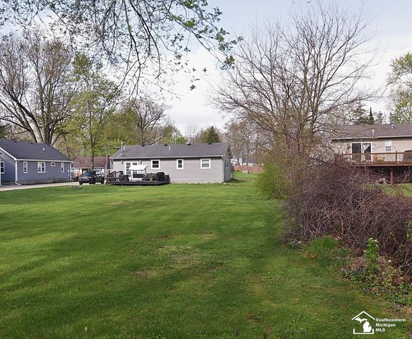 7050 Maplewood Drive, Temperance, MI 48182