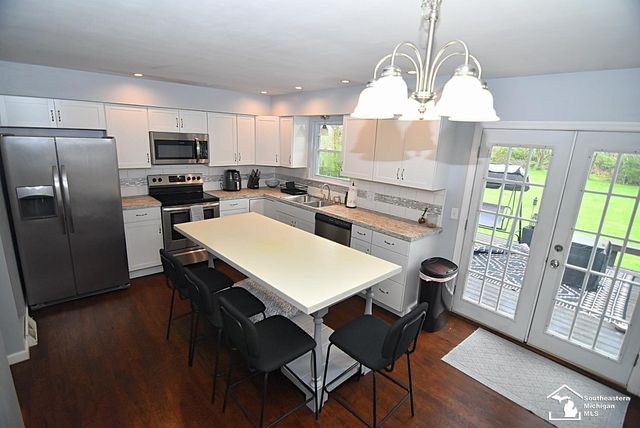 7050 Maplewood Drive, Temperance, MI 48182