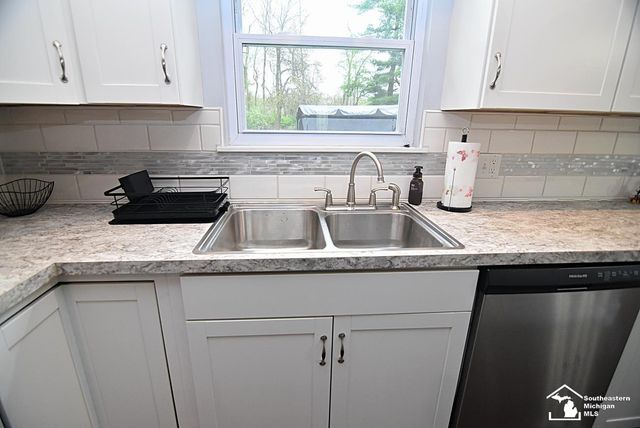 7050 Maplewood Drive, Temperance, MI 48182