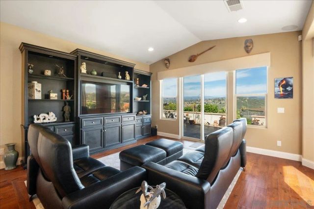 18623 Lancashire Way, San Diego, CA 92128