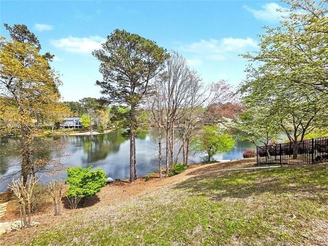 29 Lake Villa Drive, Roswell, GA 30076