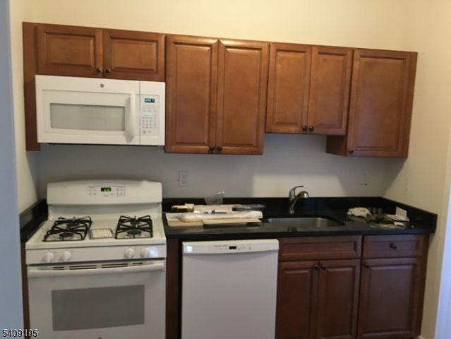 15 Harrison Pl, Clifton City, NJ 07011