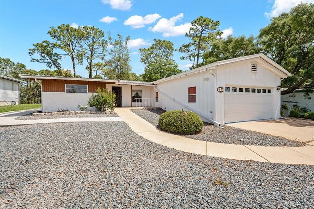 8206 COUNTRY CLUB DRIVE, Brooksville, FL 34613