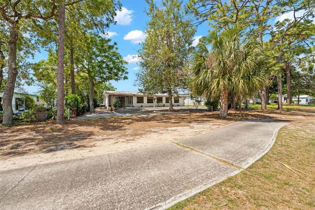 8206 COUNTRY CLUB DRIVE, Brooksville, FL 34613